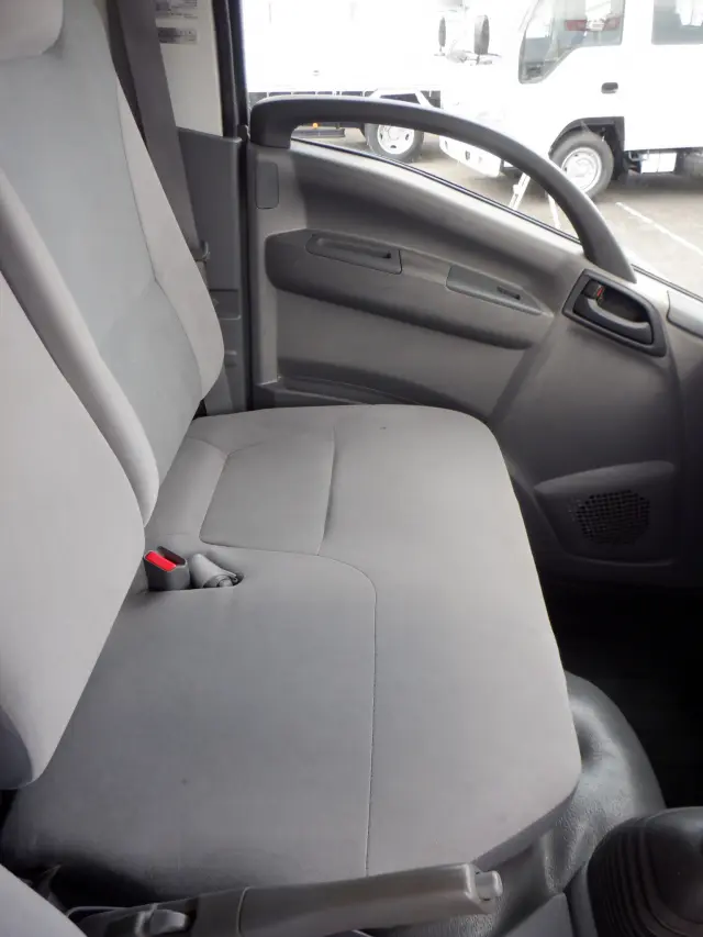 いすゞ エルフ TRG-NMR85AN(2WD)の写真38