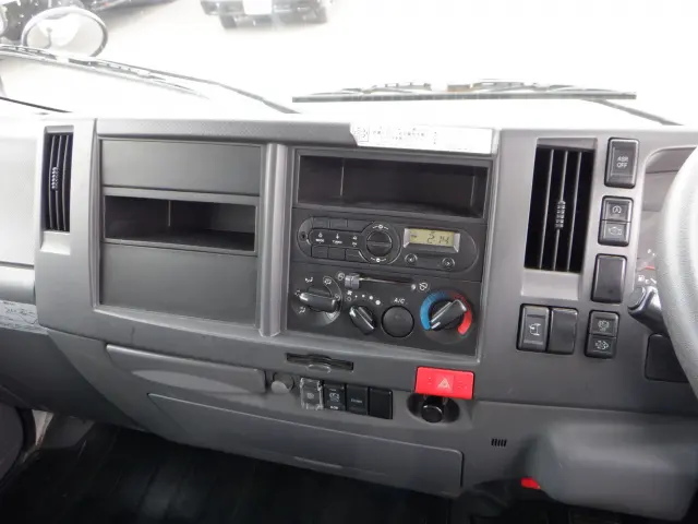 いすゞ エルフ TRG-NMR85AN(2WD)の写真42