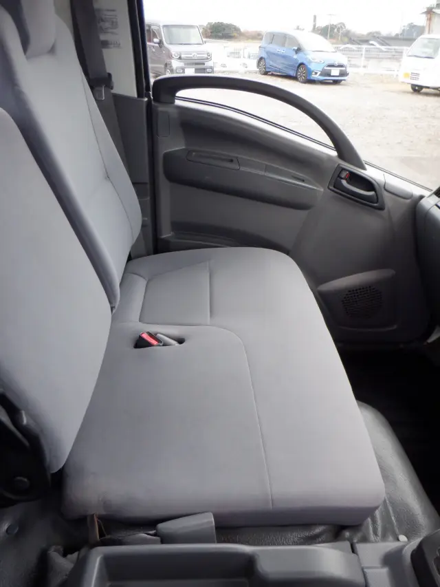 いすゞ エルフ TRG-NPR85AN(2WD)の写真43