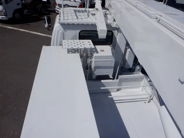 日野 デュトロ BDG-XZU354E(2WD)の写真12