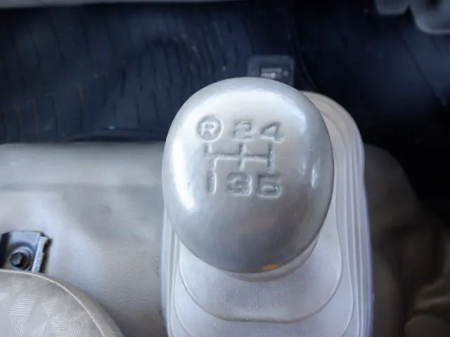 日野 デュトロ BDG-XZU354E(2WD)の写真46