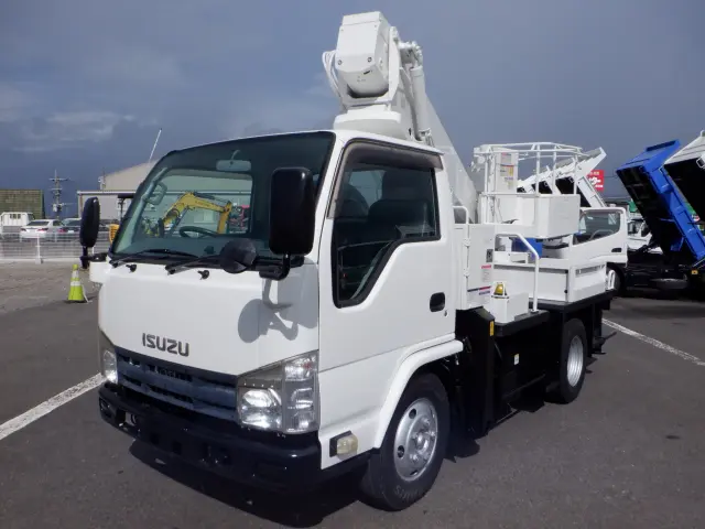 いすゞ エルフ BKG-NKR85N(2WD)の写真1