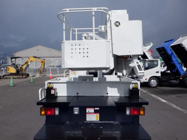 いすゞ エルフ BKG-NKR85N(2WD)の写真3