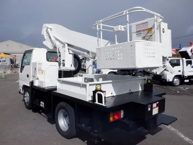 いすゞ エルフ BKG-NKR85N(2WD)の写真6