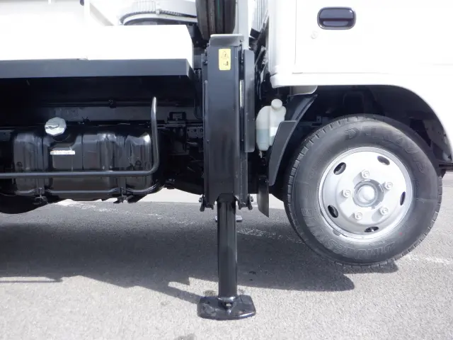 いすゞ エルフ BKG-NKR85N(2WD)の写真10