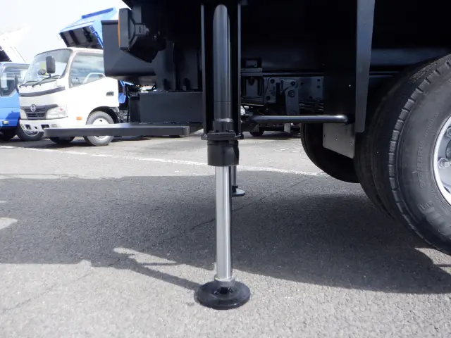 いすゞ エルフ BKG-NKR85N(2WD)の写真12