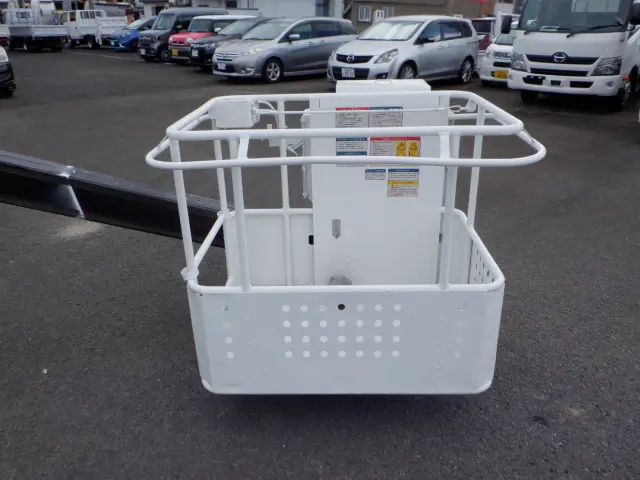 いすゞ エルフ BKG-NKR85N(2WD)の写真14