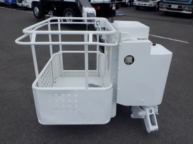 いすゞ エルフ BKG-NKR85N(2WD)の写真15