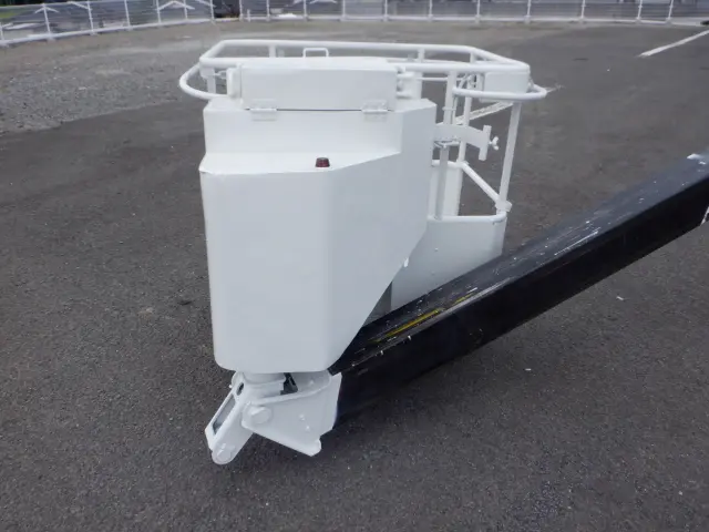 いすゞ エルフ BKG-NKR85N(2WD)の写真16