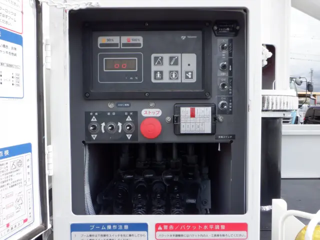 いすゞ エルフ BKG-NKR85N(2WD)の写真19