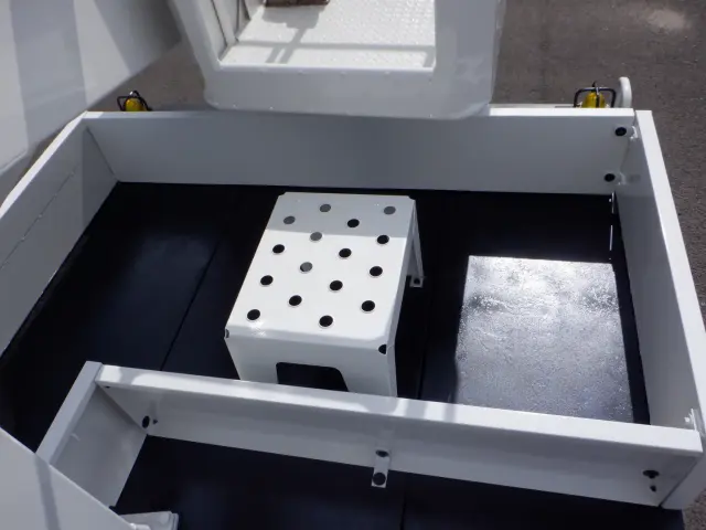 いすゞ エルフ BKG-NKR85N(2WD)の写真21