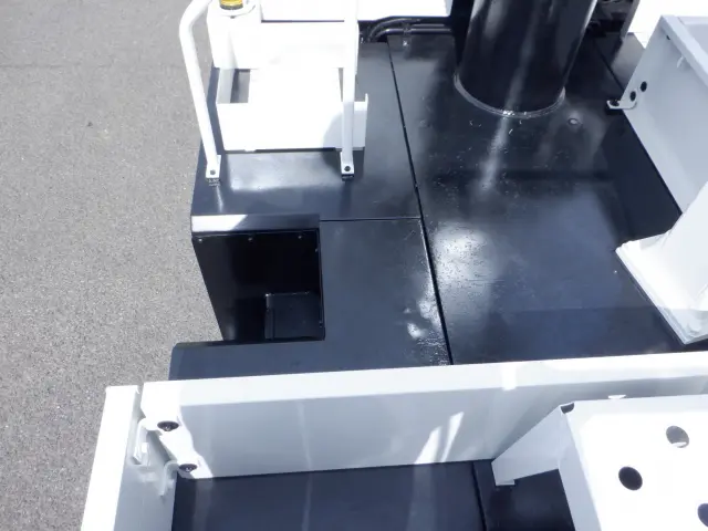 いすゞ エルフ BKG-NKR85N(2WD)の写真23