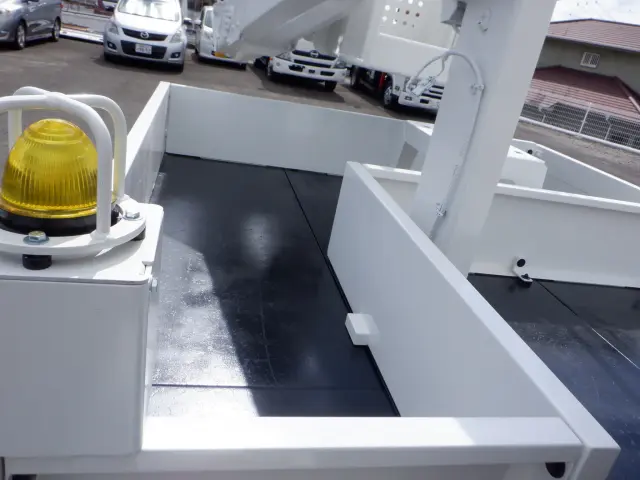 いすゞ エルフ BKG-NKR85N(2WD)の写真25