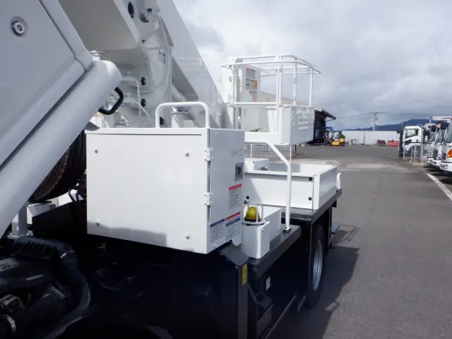 いすゞ エルフ BKG-NKR85N(2WD)の写真34