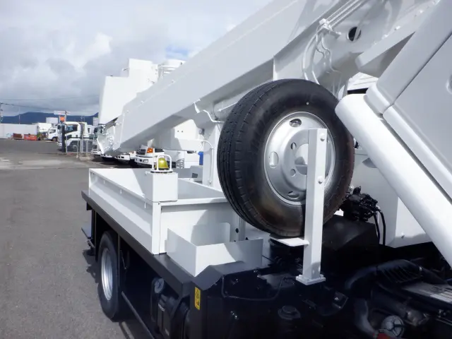 いすゞ エルフ BKG-NKR85N(2WD)の写真35