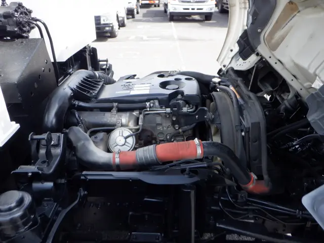 いすゞ エルフ BKG-NKR85N(2WD)の写真36