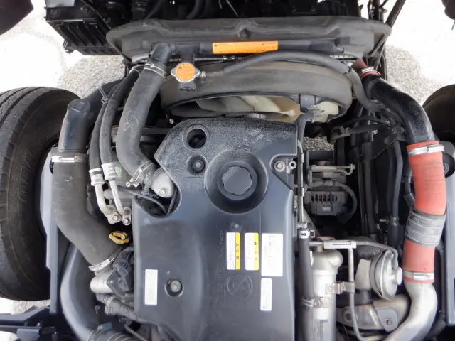 いすゞ エルフ BKG-NKR85N(2WD)の写真38