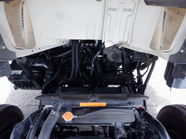 いすゞ エルフ BKG-NKR85N(2WD)の写真39