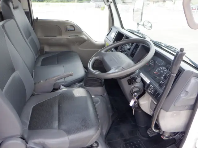 いすゞ エルフ BKG-NKR85N(2WD)の写真42