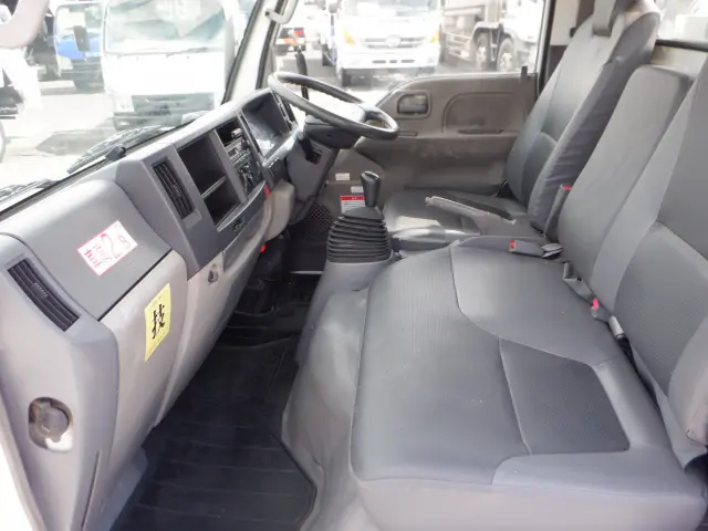 いすゞ エルフ BKG-NKR85N(2WD)の写真43