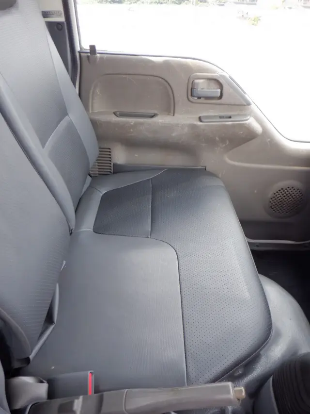 いすゞ エルフ BKG-NKR85N(2WD)の写真44