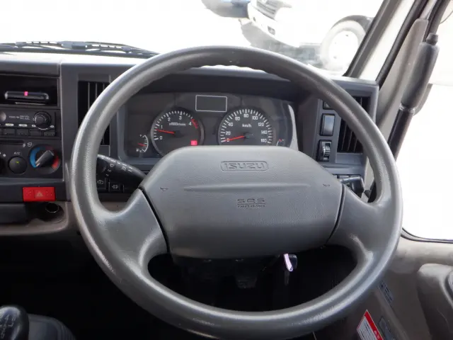 いすゞ エルフ BKG-NKR85N(2WD)の写真46