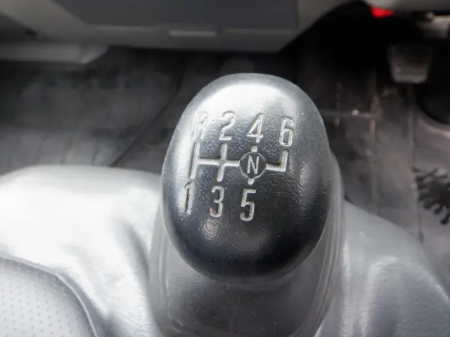 いすゞ エルフ BKG-NKR85N(2WD)の写真49