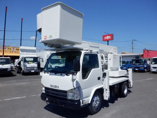いすゞ エルフ TKG-NKR85N(2WD)の写真1