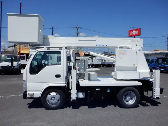 いすゞ エルフ TKG-NKR85N(2WD)の写真7