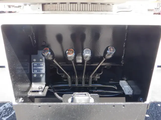いすゞ エルフ TKG-NKR85N(2WD)の写真19
