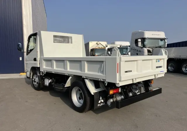 三菱 キャンター 2RG-FBA60(2WD)の写真3