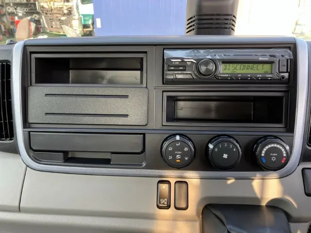 三菱 キャンター 2RG-FBA60(2WD)の写真12