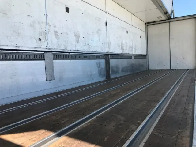 日野 プロフィア QKG-FW1EXBG(8x4)の写真27