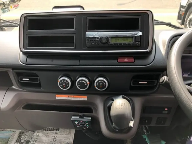 三菱 キャンター 2PG-FEB80(2WD)の写真7