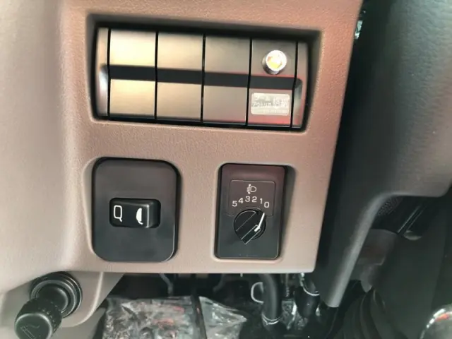 三菱 キャンター 2PG-FEB80(2WD)の写真9