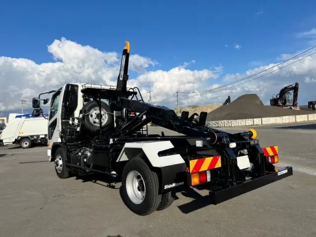 三菱 ファイター 2KG-FK72Fの写真3