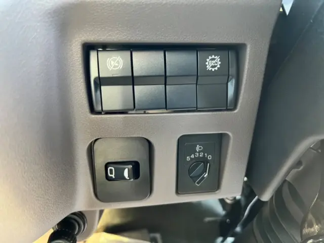 三菱 キャンター 2RG-FBA20(2WD)の写真11