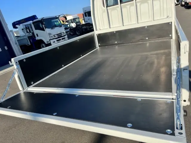 三菱 キャンター 2RG-FBA20(2WD)の写真19