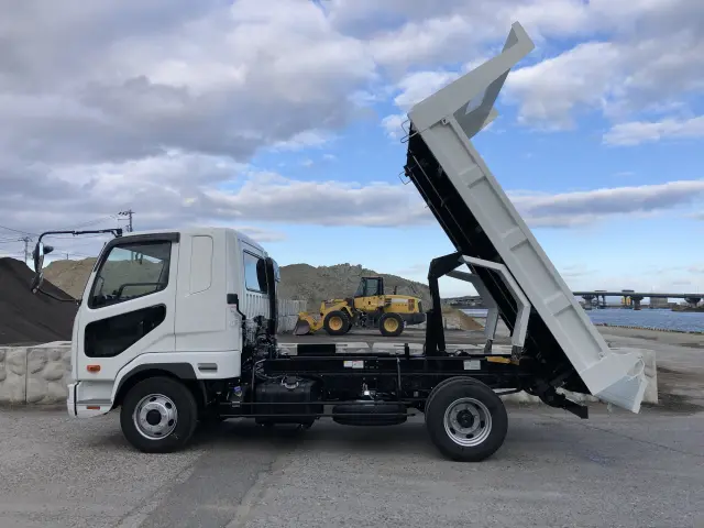 三菱 ファイター 2KG-FK62F(2WD)の写真5