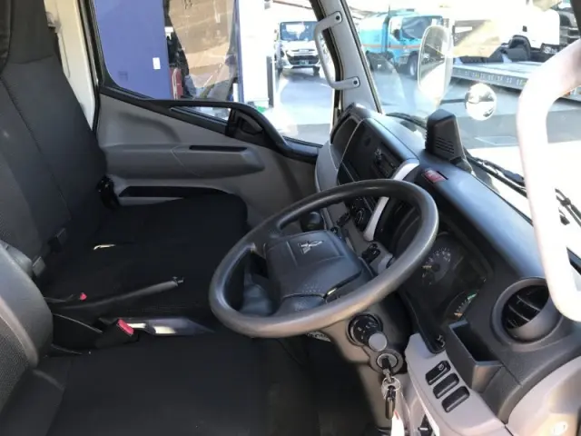 三菱 キャンター 2RG-FBA20(2WD)の写真5