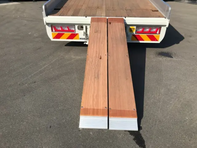 三菱 ファイター 2DG-FQ62F(6x4)の写真37