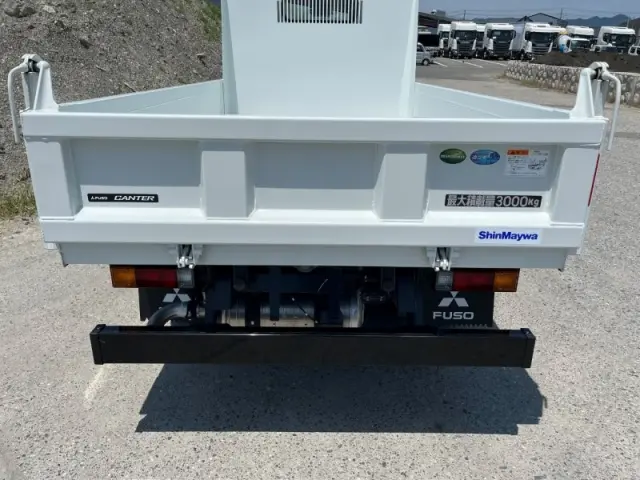 三菱 キャンター 2RG-FBA60(2WD)の写真6