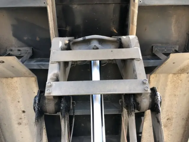 日野 プロフィア QKG-FS1EPBA(6x4)の写真33