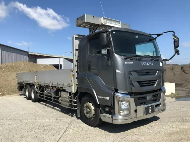 いすゞ ギガ QPG-CYL77B(6x2)の写真2