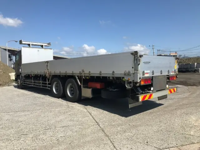 いすゞ ギガ QPG-CYL77B(6x2)の写真3