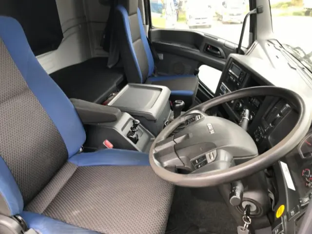 いすゞ ギガ QPG-CYL77B(6x2)の写真5