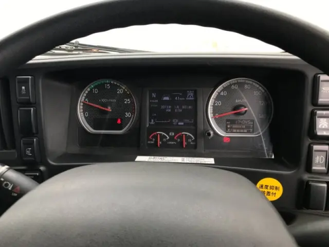 いすゞ ギガ QPG-CYL77B(6x2)の写真6