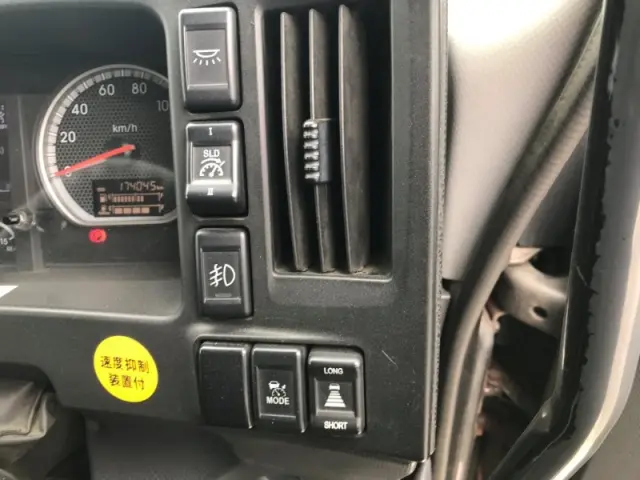 いすゞ ギガ QPG-CYL77B(6x2)の写真13