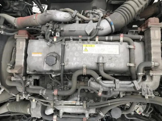 いすゞ ギガ QPG-CYL77B(6x2)の写真15