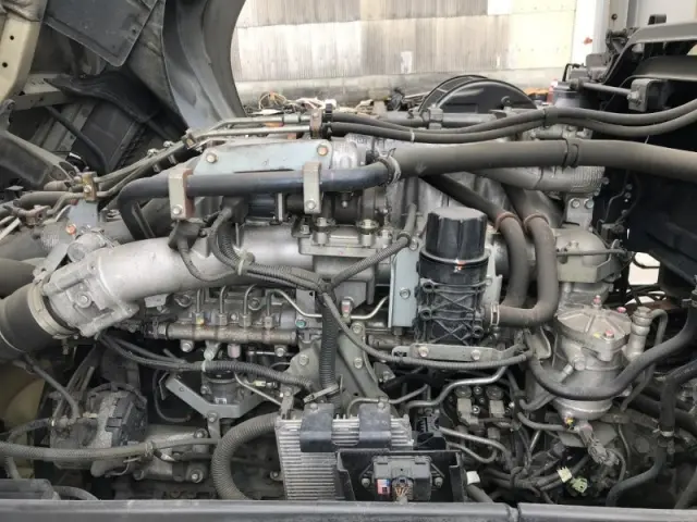 いすゞ ギガ QPG-CYL77B(6x2)の写真16